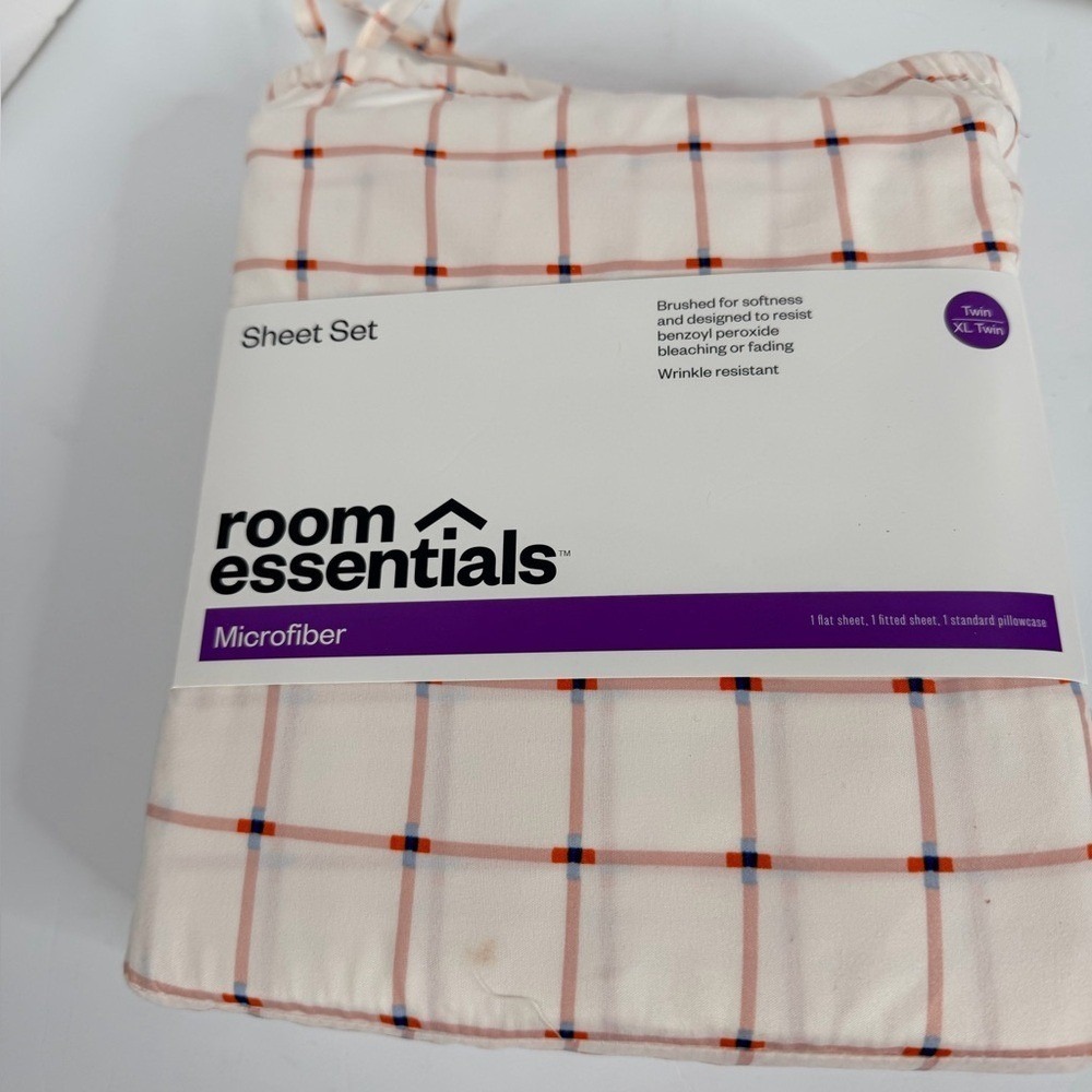 NWT Room Essentials Microfiber Sheet Set – Twin XL – Pink Grid Print
